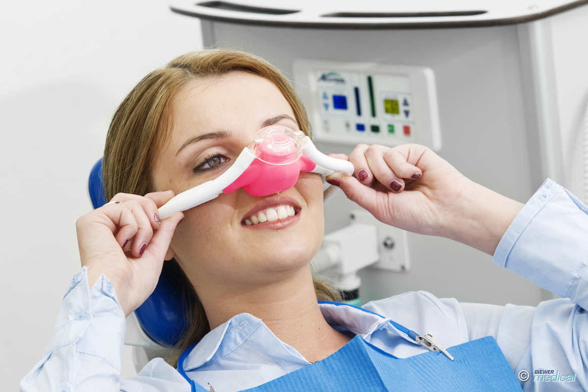 Lachgas-Sedierung für entspannte Behandlung